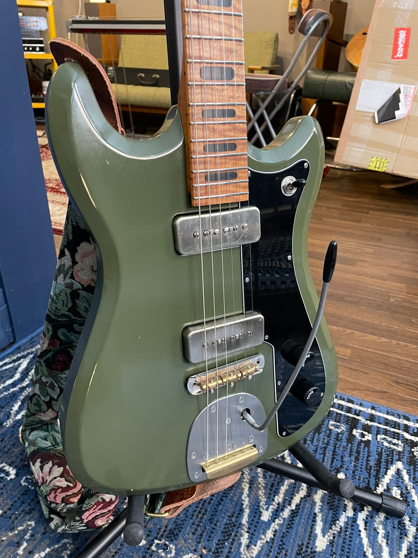 ウォルシュギター アリエ